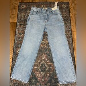 NWT Abercrombie & Fitch Ultra High Rise “The Ankle Straight”